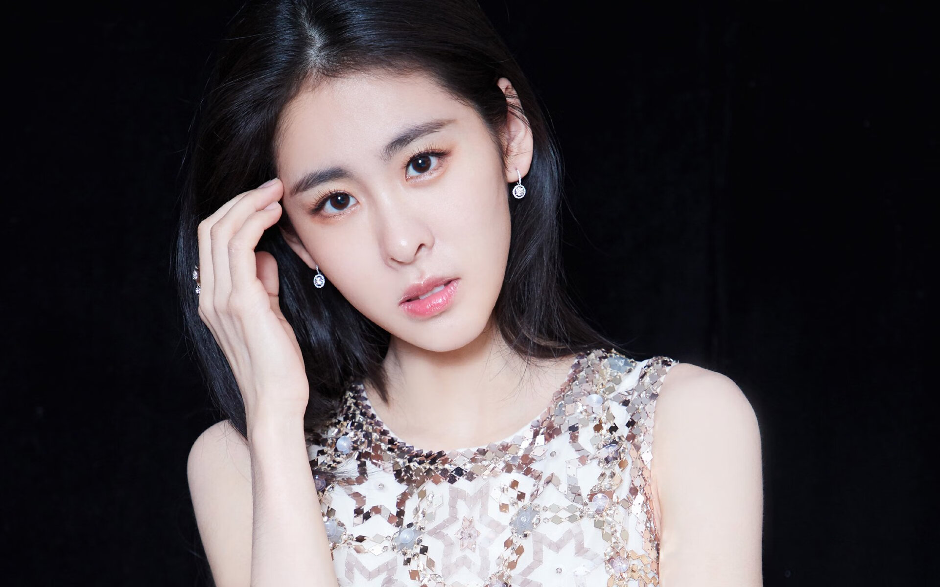 AIYOUXI.COM-中国男足在巴黎奥运会比赛中获得银牌，创历史，中国男足在奥运会上的成绩